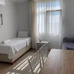 Izan Villa Bakis Apartments